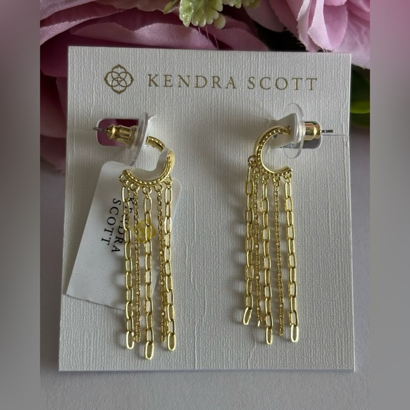 NWT Kendra Scott Eve Huggie Earrings in Gold - Picture 1 of 4